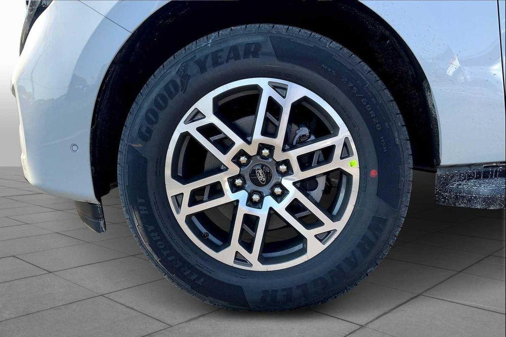 new 2025 Ford Expedition car, priced at $68,730