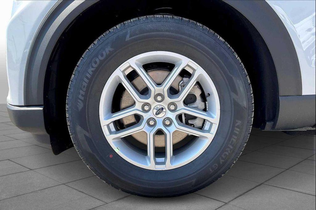 new 2025 Ford Explorer car, priced at $42,962