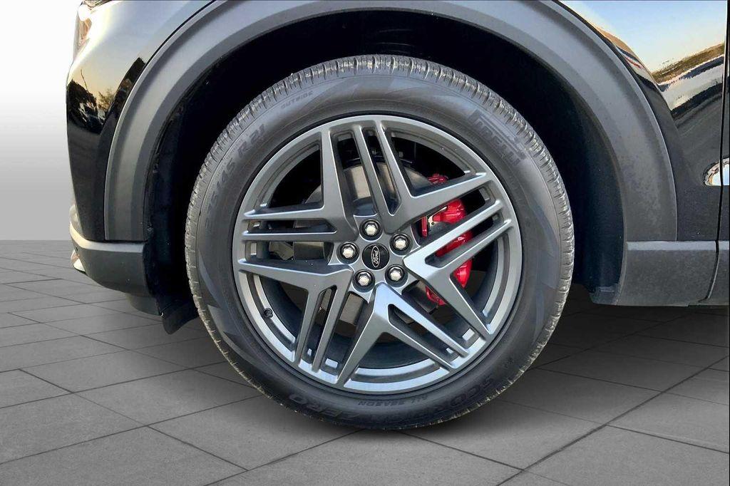 used 2025 Ford Explorer car, priced at $53,996