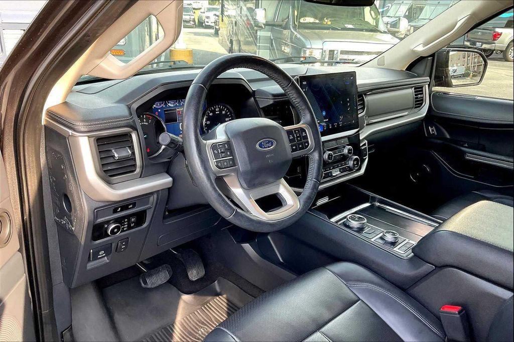 used 2023 Ford Expedition car, priced at $29,526