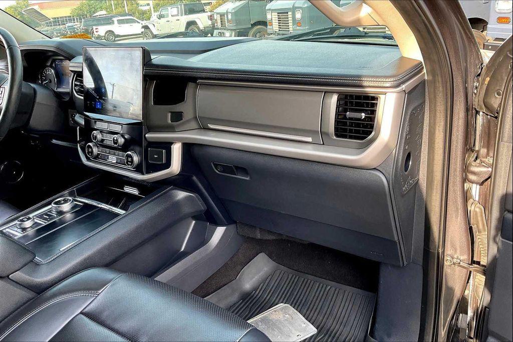 used 2023 Ford Expedition car, priced at $29,526
