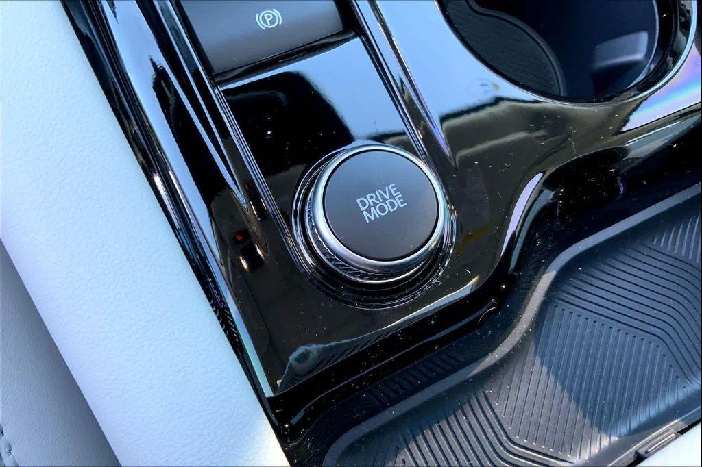 new 2025 Ford Explorer car, priced at $61,405