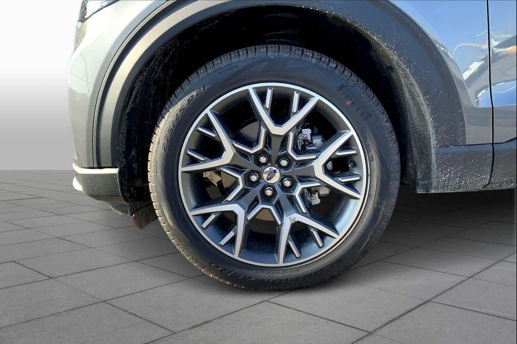new 2025 Ford Explorer car, priced at $61,405
