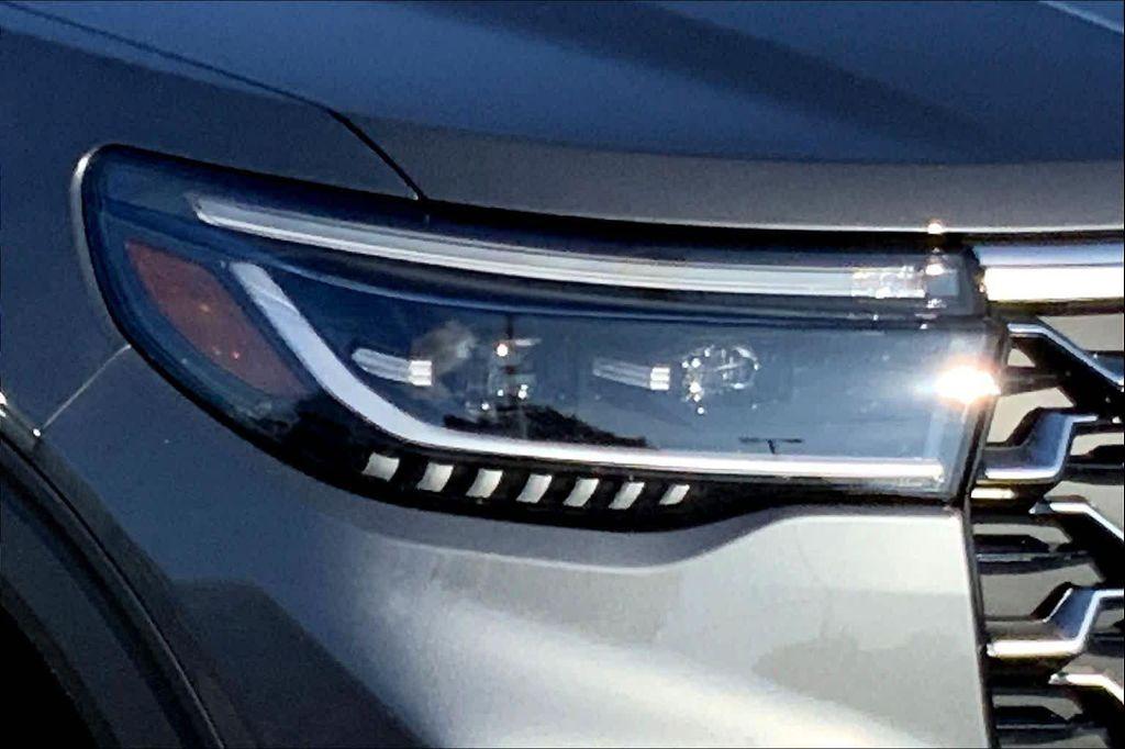 new 2025 Ford Explorer car, priced at $61,405