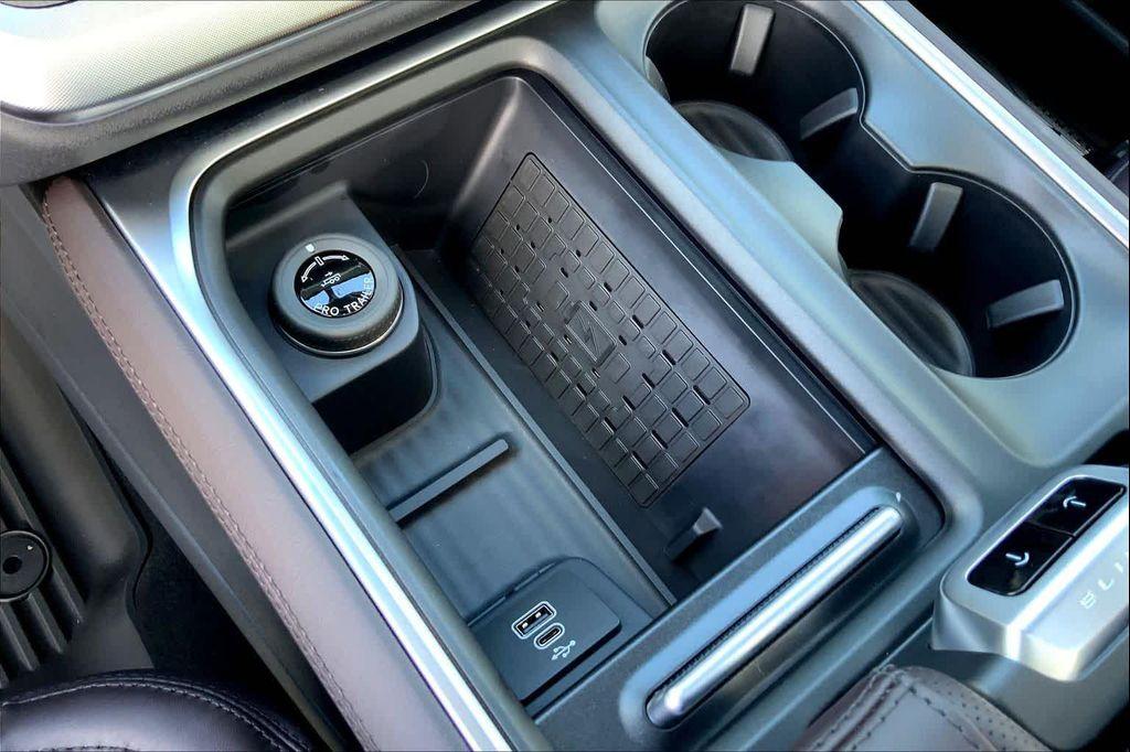 new 2025 Ford Expedition car, priced at $92,900