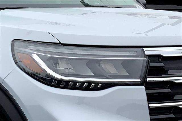 new 2025 Ford Explorer car, priced at $39,086