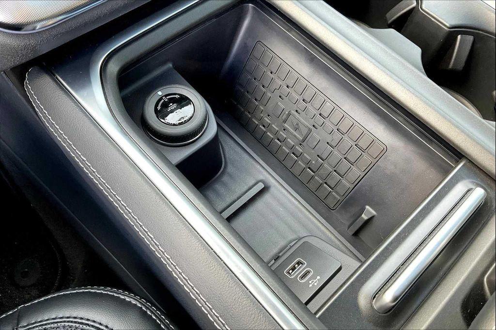 new 2025 Ford Expedition car, priced at $79,500