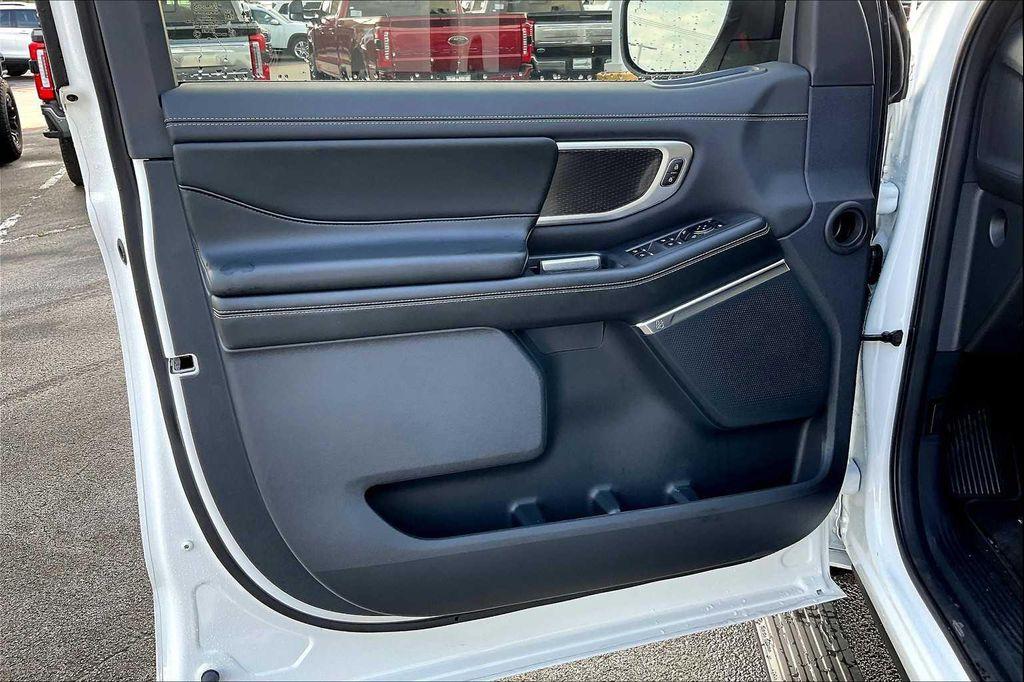 new 2025 Ford Expedition car, priced at $79,500