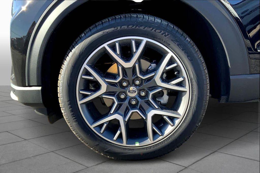 new 2025 Ford Explorer car, priced at $56,223