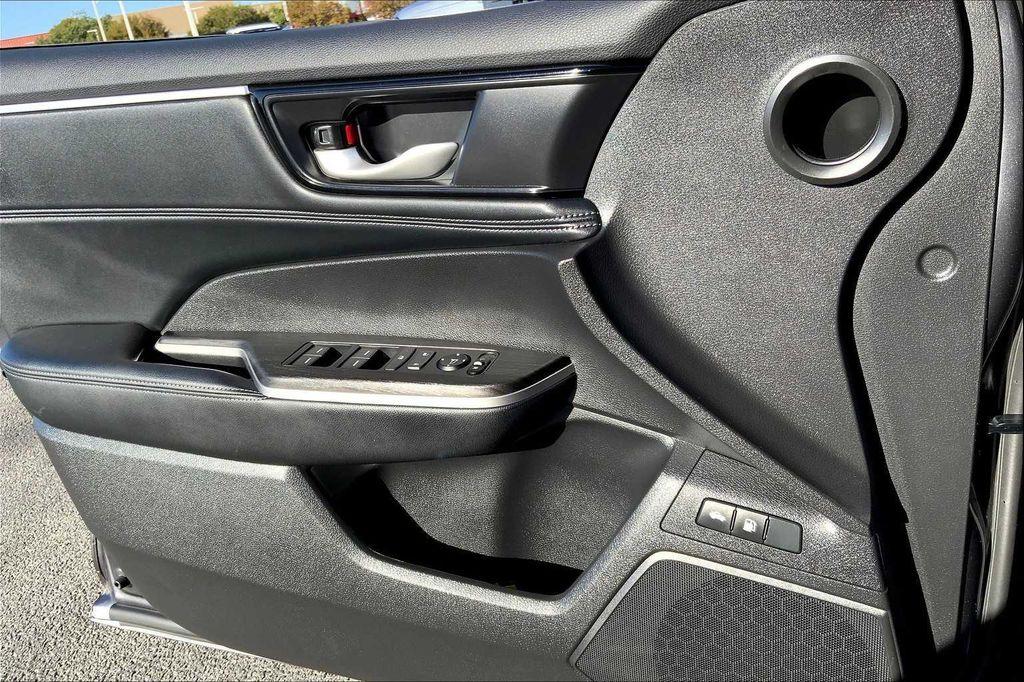 used 2018 Honda Clarity Plug-In Hybrid car, priced at $23,456