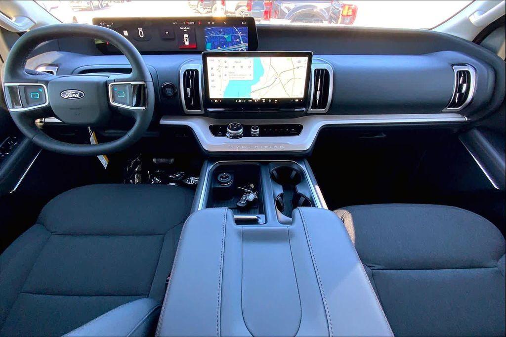 new 2025 Ford Expedition car, priced at $64,995