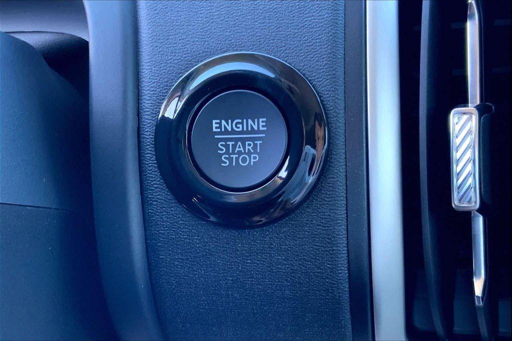 new 2025 Ford Expedition car, priced at $64,995