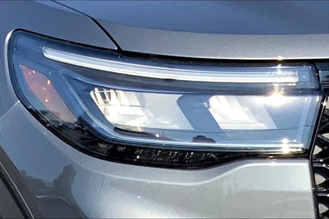 new 2025 Ford Explorer car, priced at $44,544