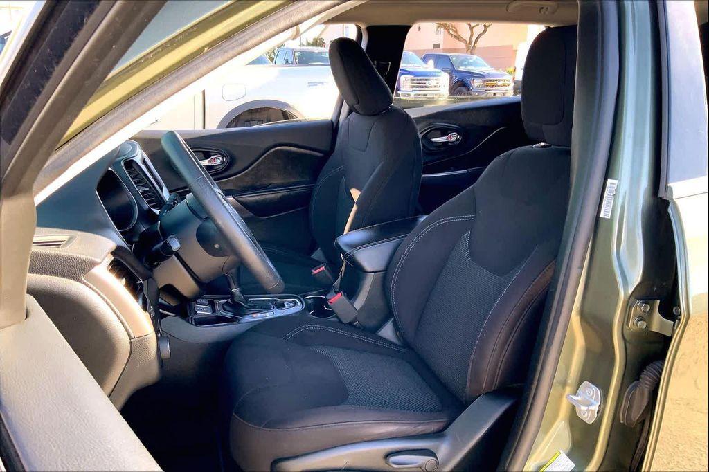 used 2019 Jeep Cherokee car, priced at $11,578