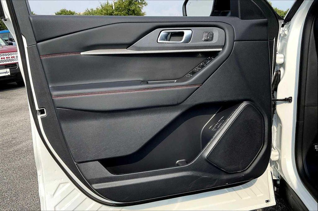 new 2025 Ford Explorer car, priced at $51,325