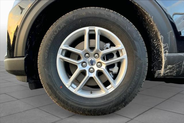 new 2025 Ford Explorer car, priced at $39,068