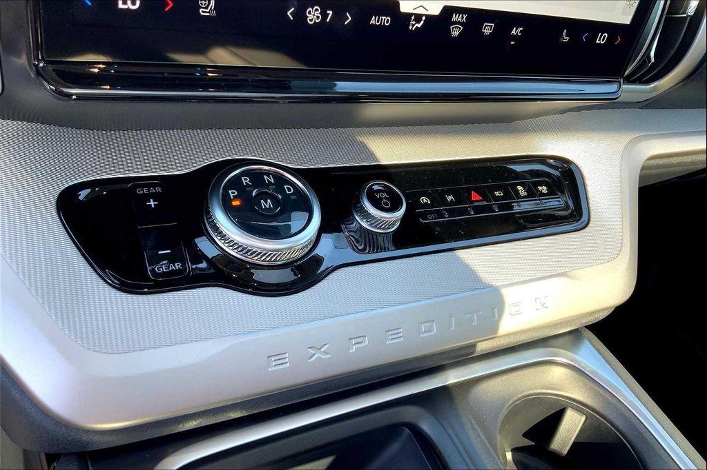 new 2025 Ford Expedition Max car, priced at $73,335