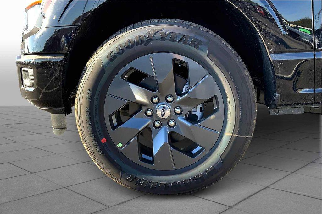 new 2025 Ford F-150 car, priced at $45,132