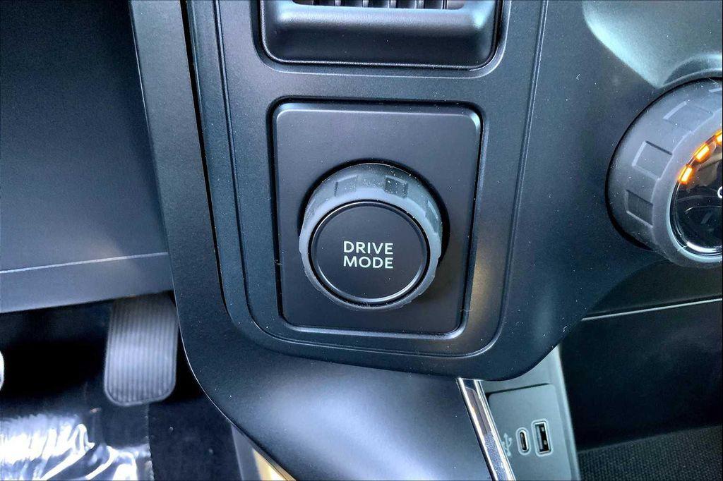 new 2025 Ford F-150 car, priced at $45,132
