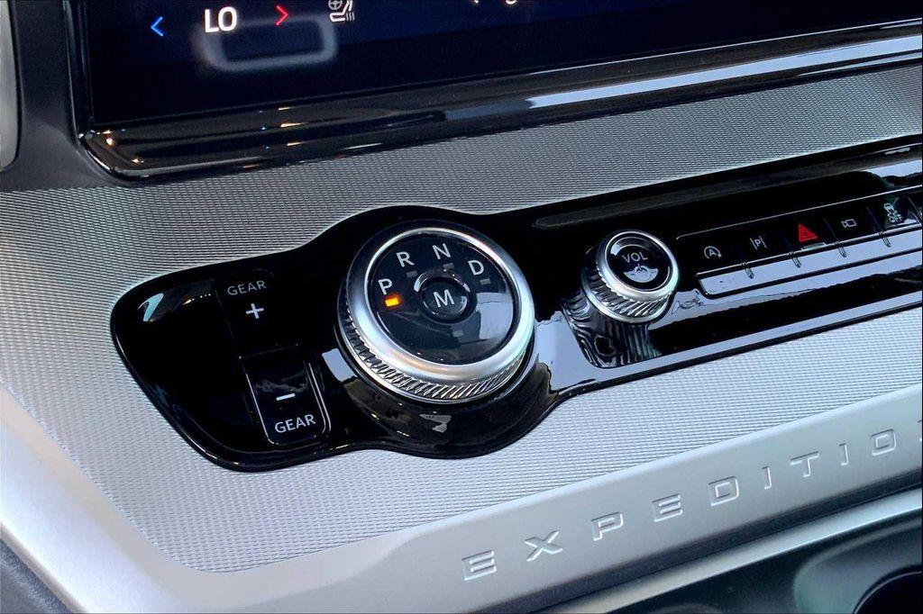 new 2025 Ford Expedition Max car, priced at $73,340