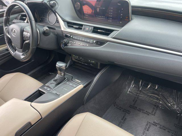 used 2019 Lexus ES 300h car, priced at $29,988