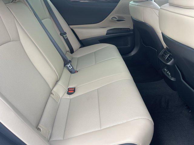 used 2019 Lexus ES 300h car, priced at $29,988