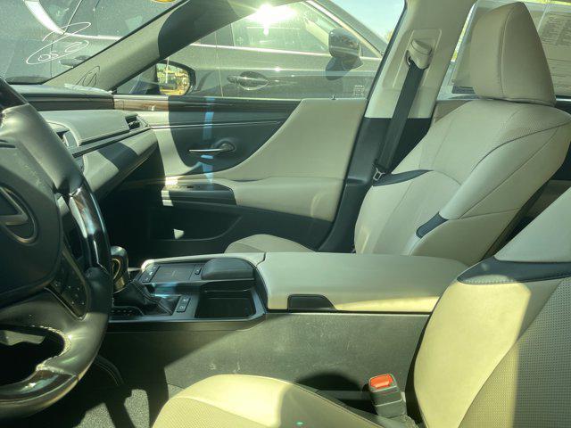 used 2019 Lexus ES 300h car, priced at $31,409