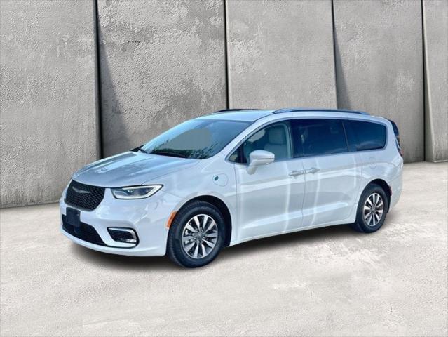 used 2021 Chrysler Pacifica Hybrid car, priced at $25,410