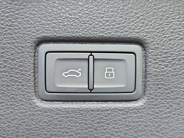 new 2025 Audi Q7 car, priced at $68,395