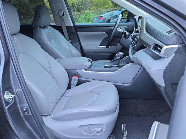 used 2023 Toyota Highlander Hybrid car, priced at $32,991