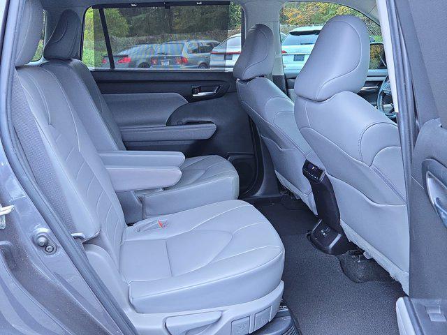 used 2023 Toyota Highlander Hybrid car, priced at $32,991