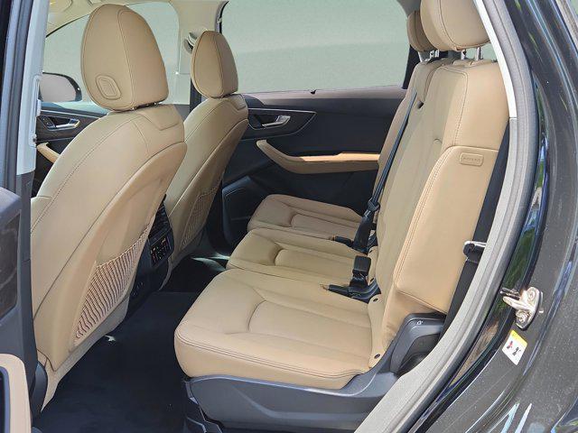 new 2025 Audi Q7 car, priced at $68,078