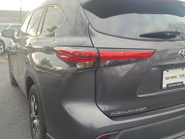 used 2021 Toyota Highlander car, priced at $32,991