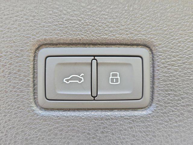 new 2025 Audi Q7 car, priced at $68,395