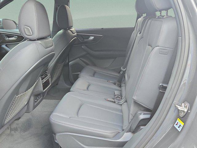 new 2025 Audi Q7 car, priced at $68,395