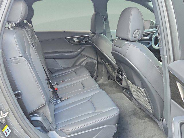 new 2025 Audi Q7 car, priced at $68,395