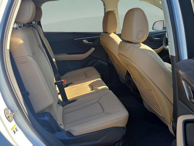 new 2025 Audi Q7 car, priced at $68,742