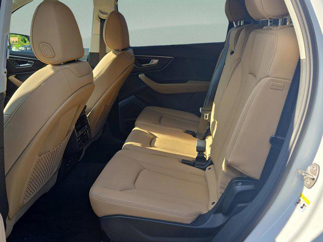 new 2025 Audi Q7 car, priced at $68,742