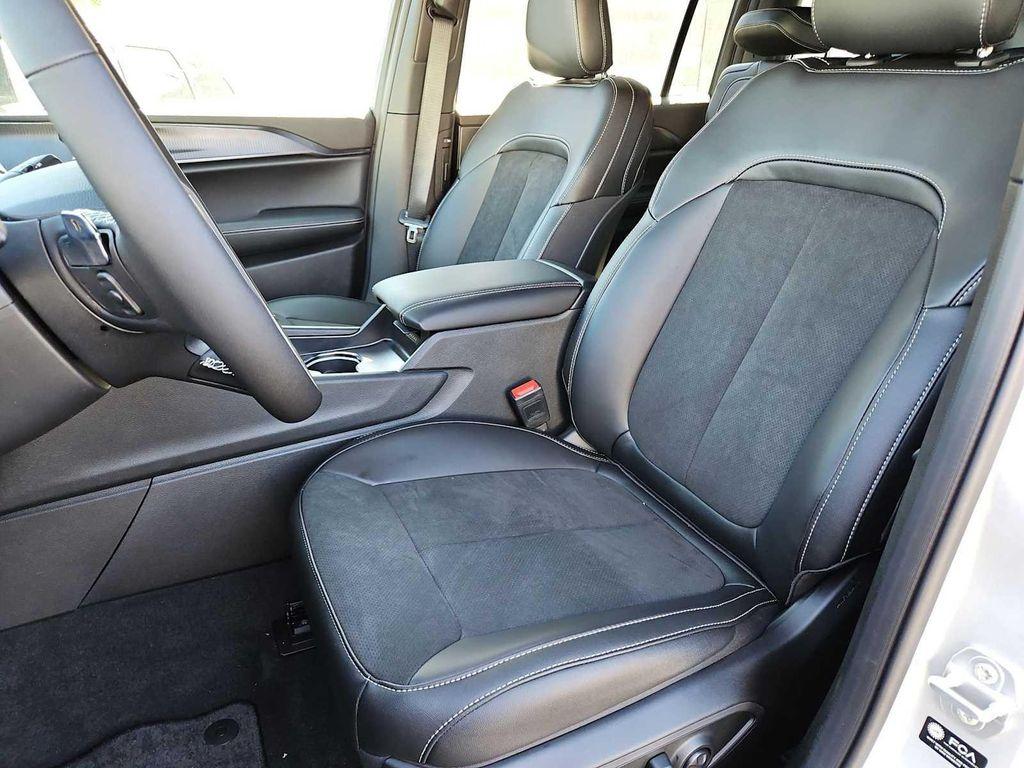 new 2025 Jeep Grand Cherokee L car, priced at $38,877