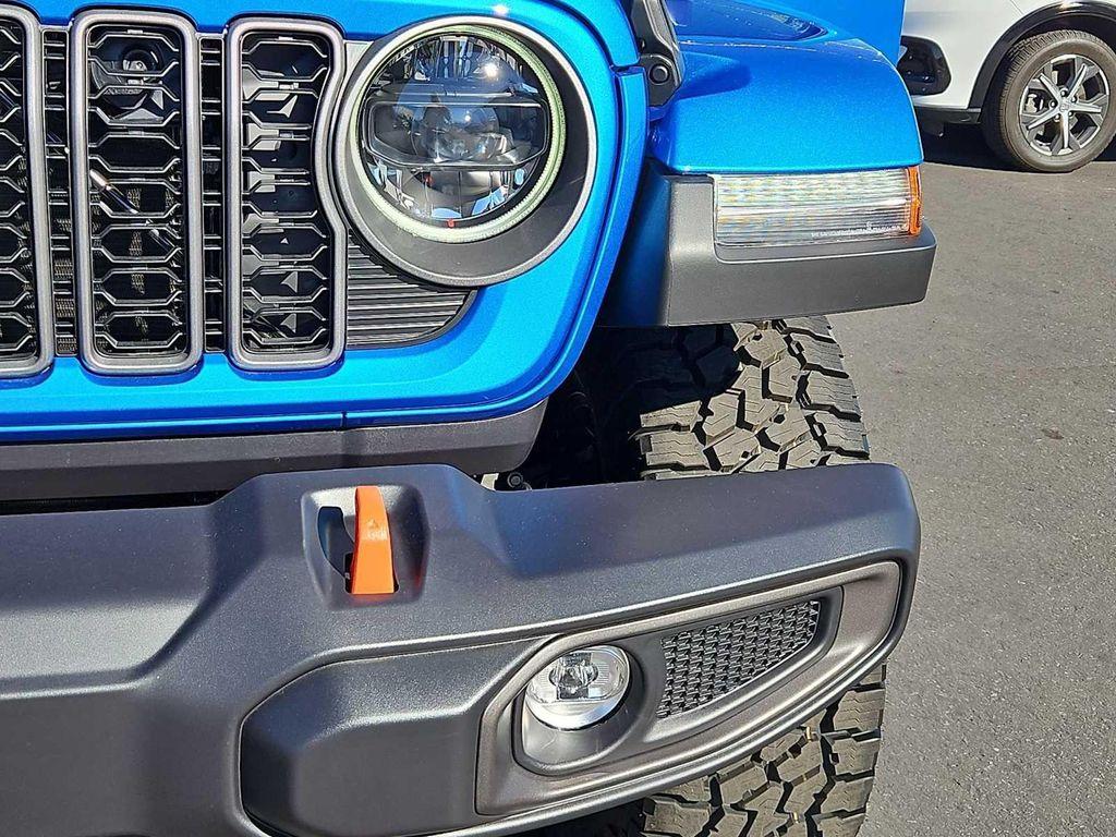 new 2025 Jeep Gladiator car, priced at $45,680