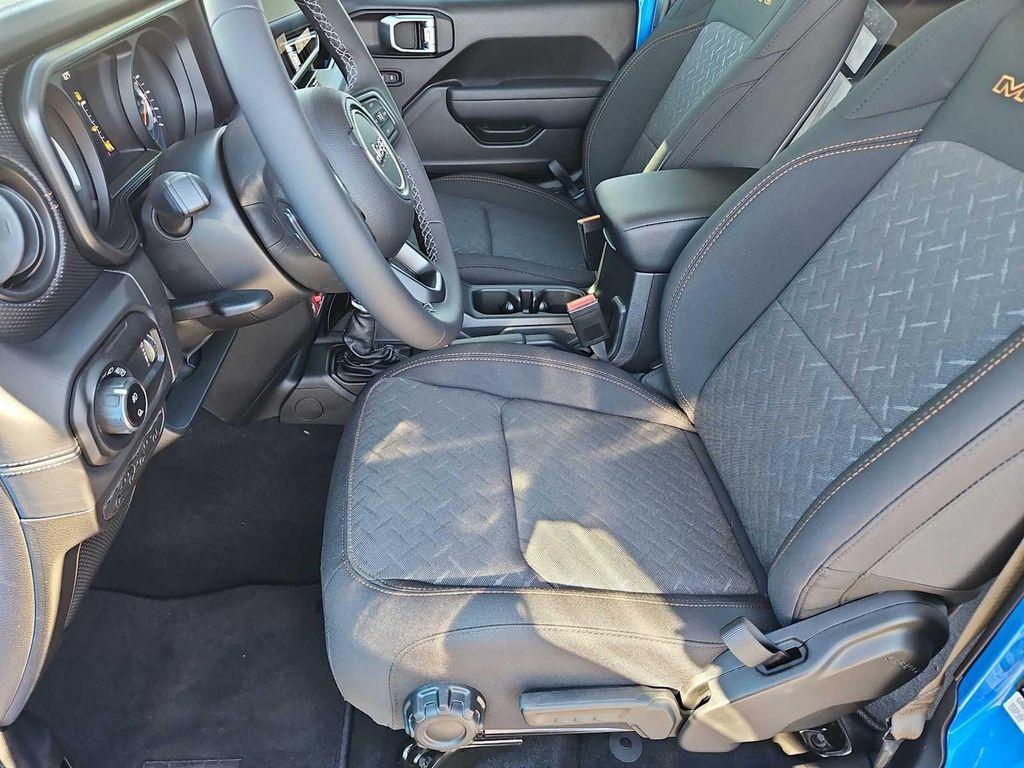 new 2025 Jeep Gladiator car, priced at $45,680
