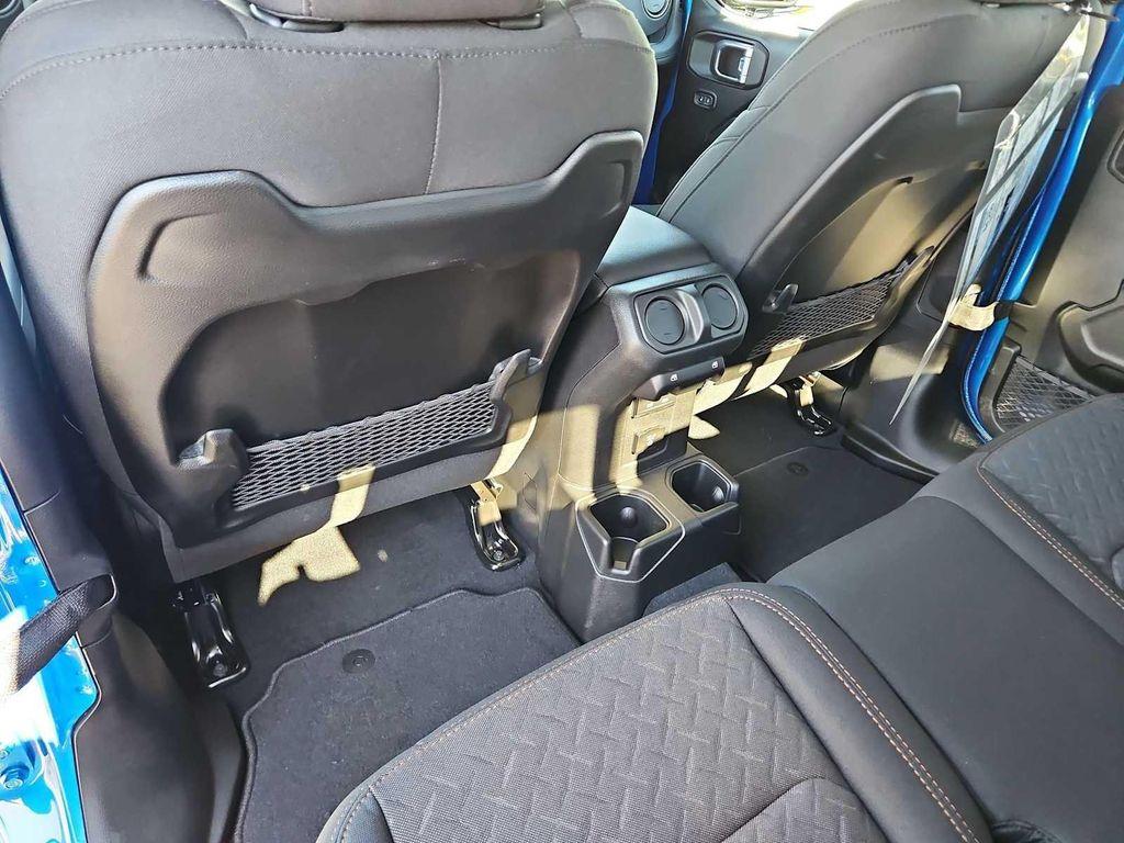 new 2025 Jeep Gladiator car, priced at $45,680