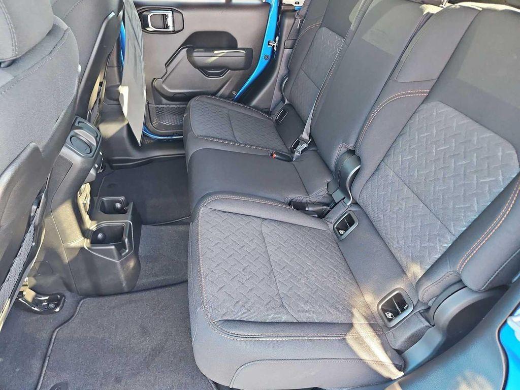 new 2025 Jeep Gladiator car, priced at $45,680