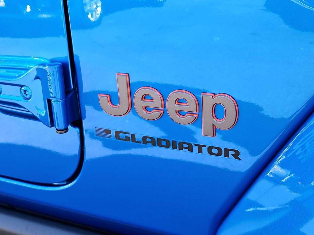 new 2025 Jeep Gladiator car, priced at $45,680