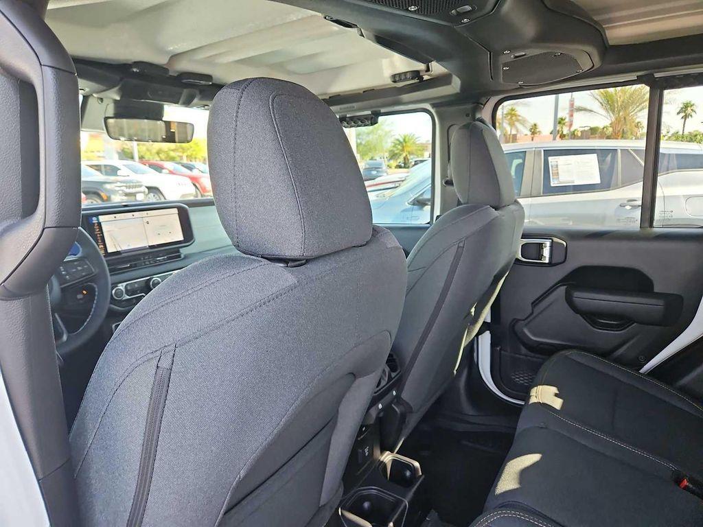 new 2025 Jeep Gladiator car, priced at $43,555