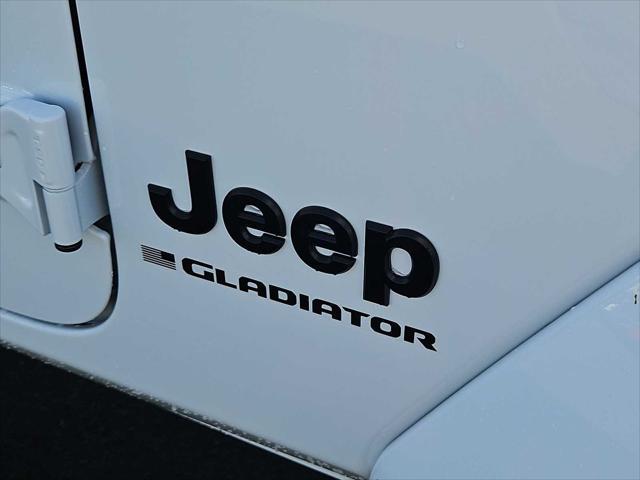 new 2025 Jeep Gladiator car, priced at $44,428