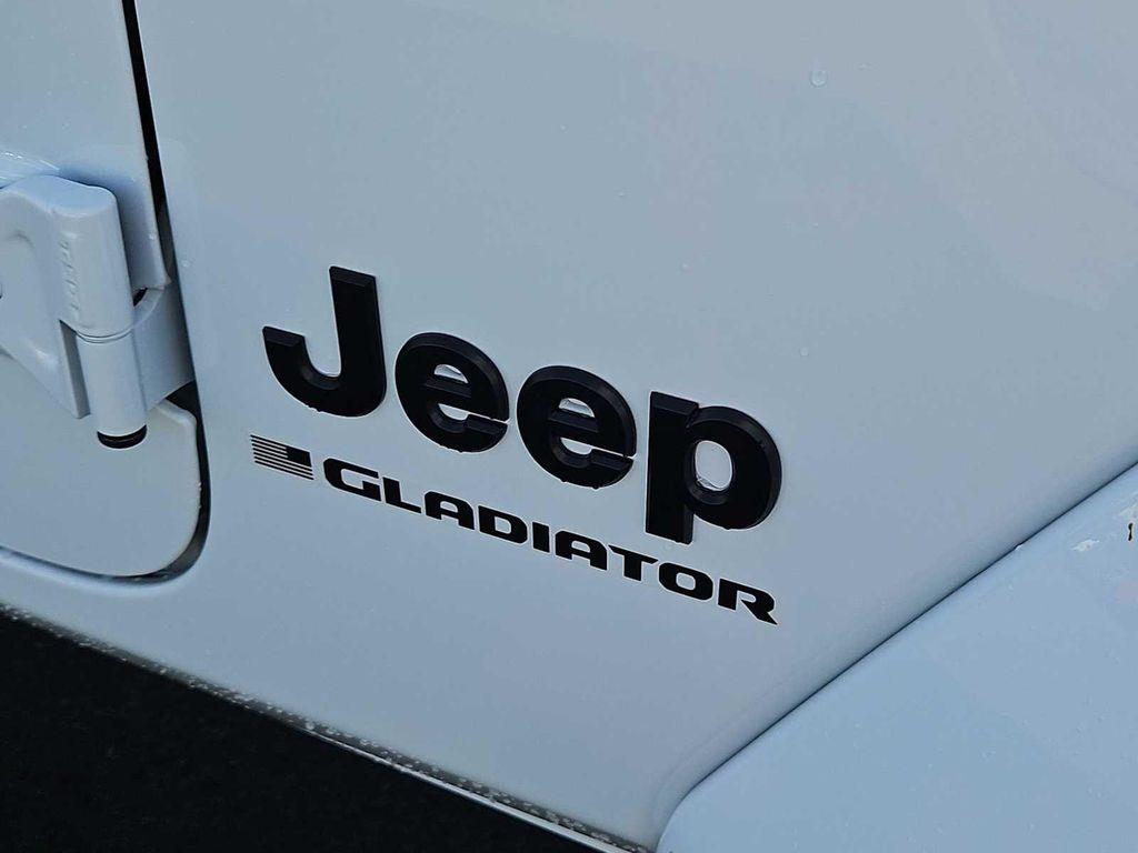 new 2025 Jeep Gladiator car, priced at $43,555