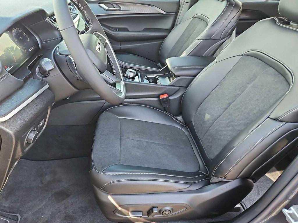 new 2025 Jeep Grand Cherokee car, priced at $36,230