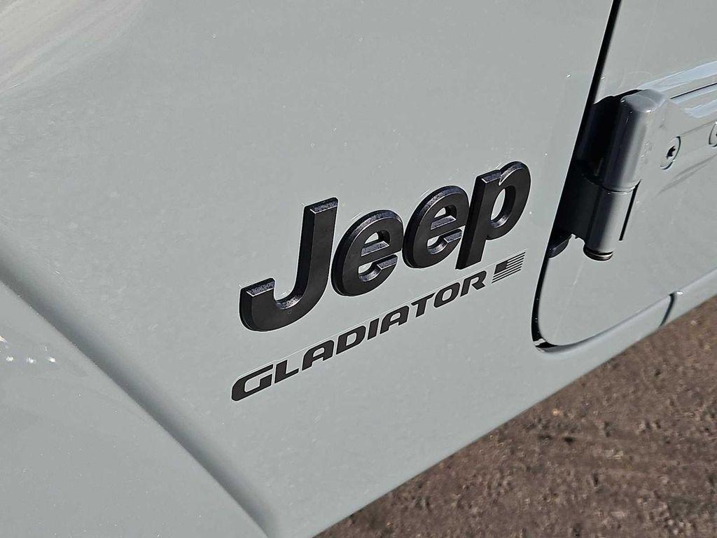 new 2025 Jeep Gladiator car, priced at $45,023