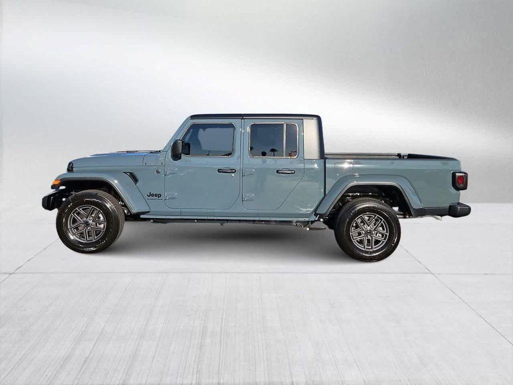new 2025 Jeep Gladiator car, priced at $45,023